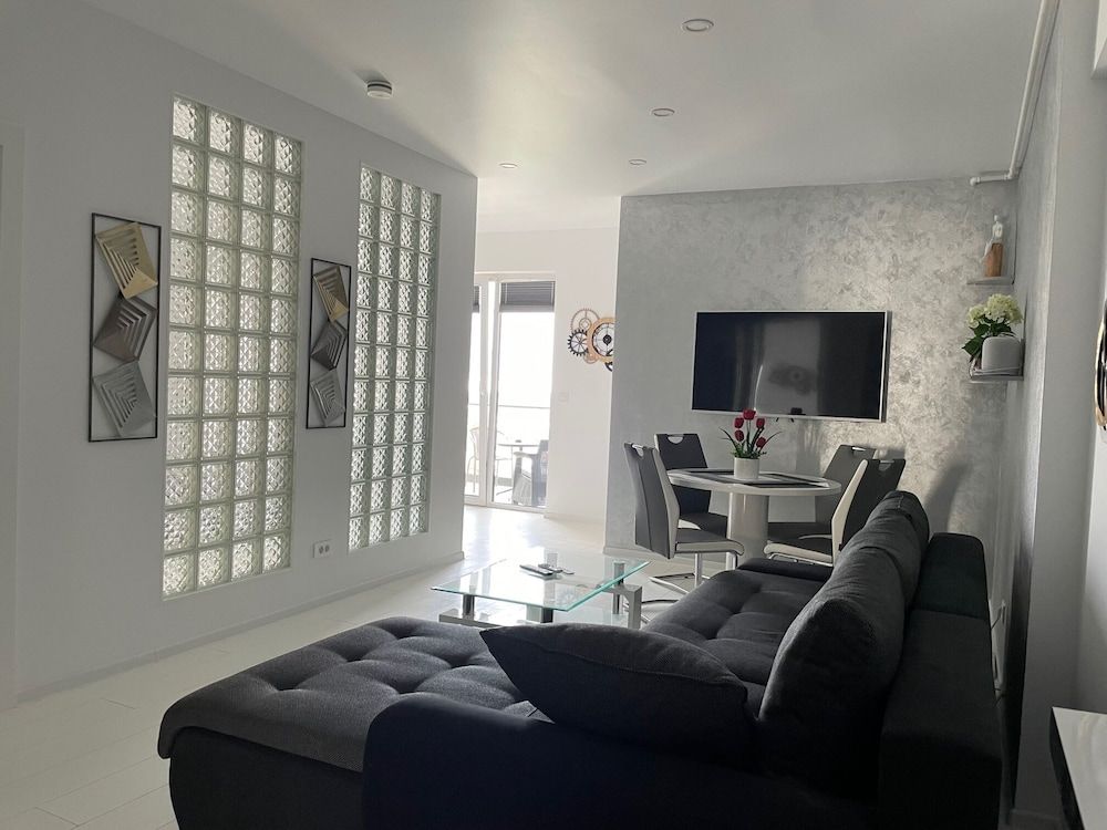 Westpark2 One-Bedroom Suite W5 Lakeview