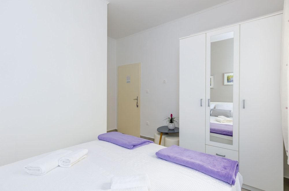 undefined Rooms Batina 6