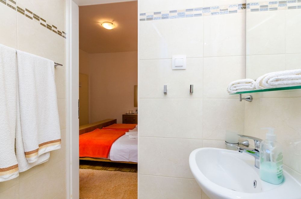 Rooms Batina Double Room (Standard Double Room-2) 7