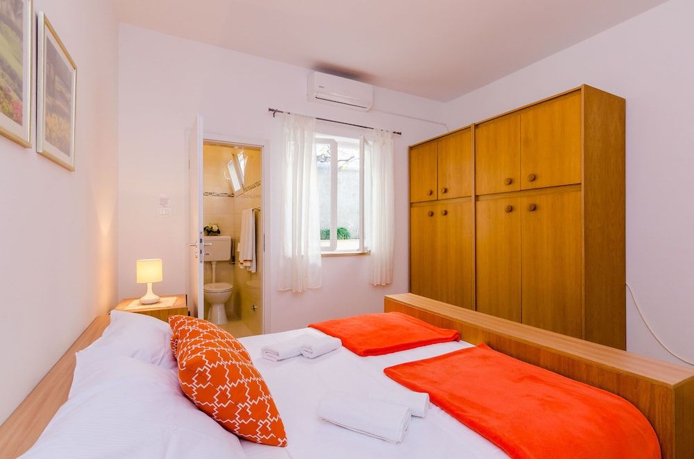 undefined Rooms Batina 2