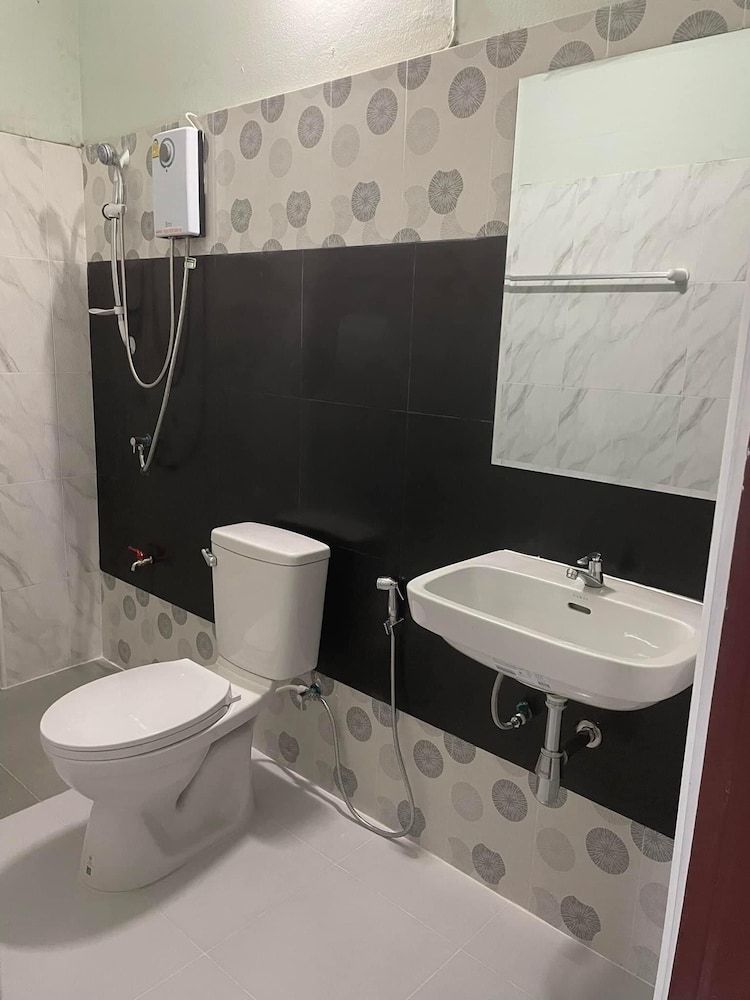 Pakchong Phubade Hotel Standard Twin Room with Air Conditioning 3