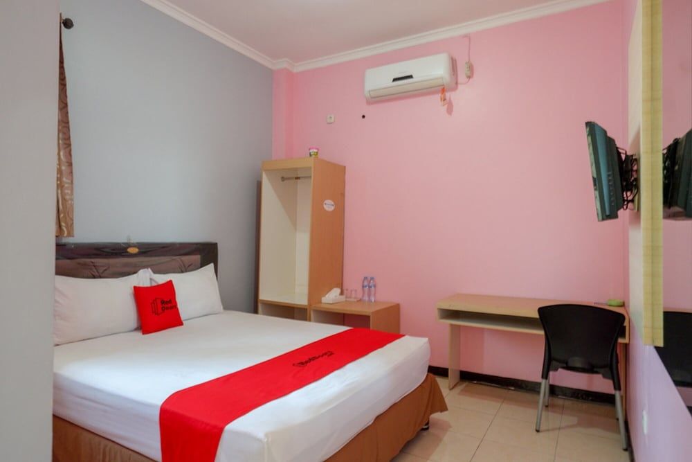 Double Room (RedDoorz)