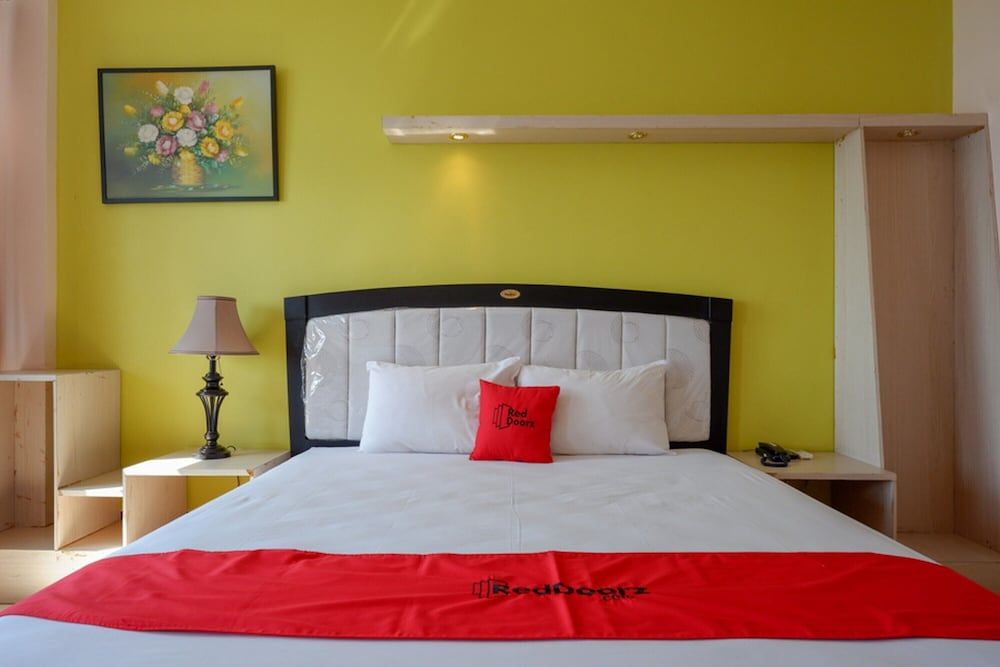 Suite (RedDoorz)
