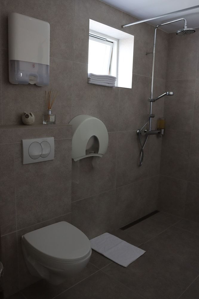 Guesthouse Dyngja Double Room, Shared Bathroom (Small) 4