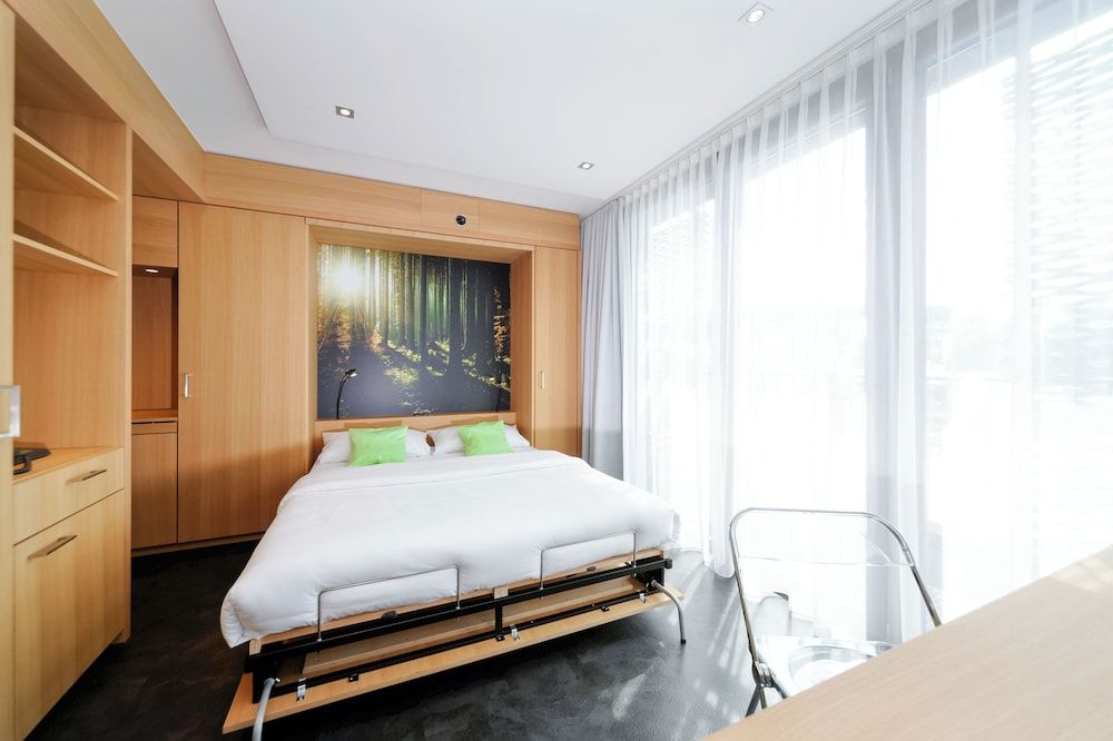 Family Suite (Stylish),1 Double Bed and 2 Twin Beds)