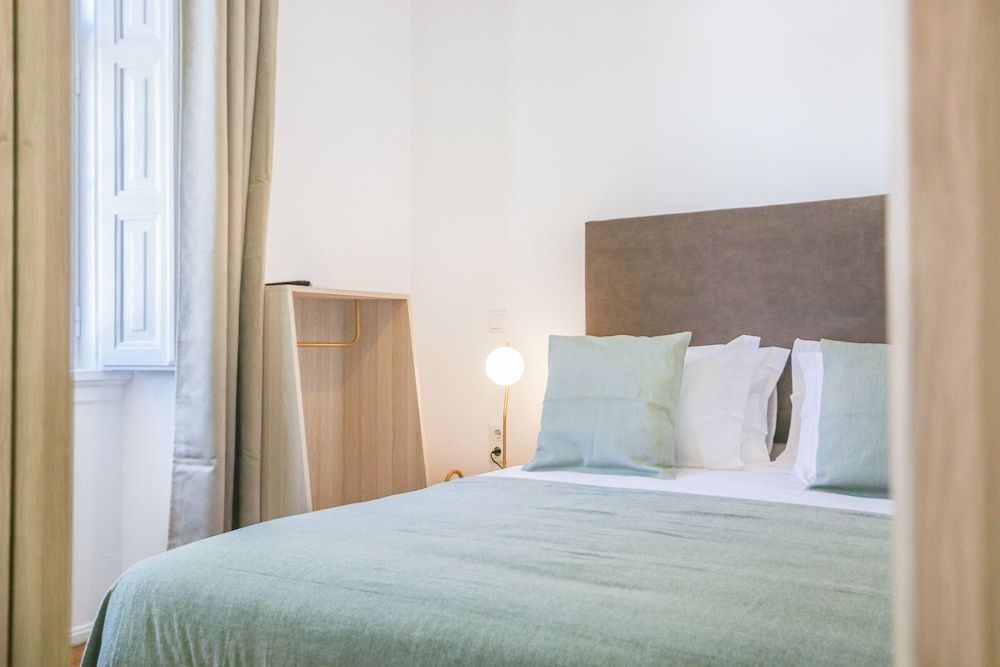 Alvalade Palace Basic Room, 1 Bedroom, Refrigerator, City View 3