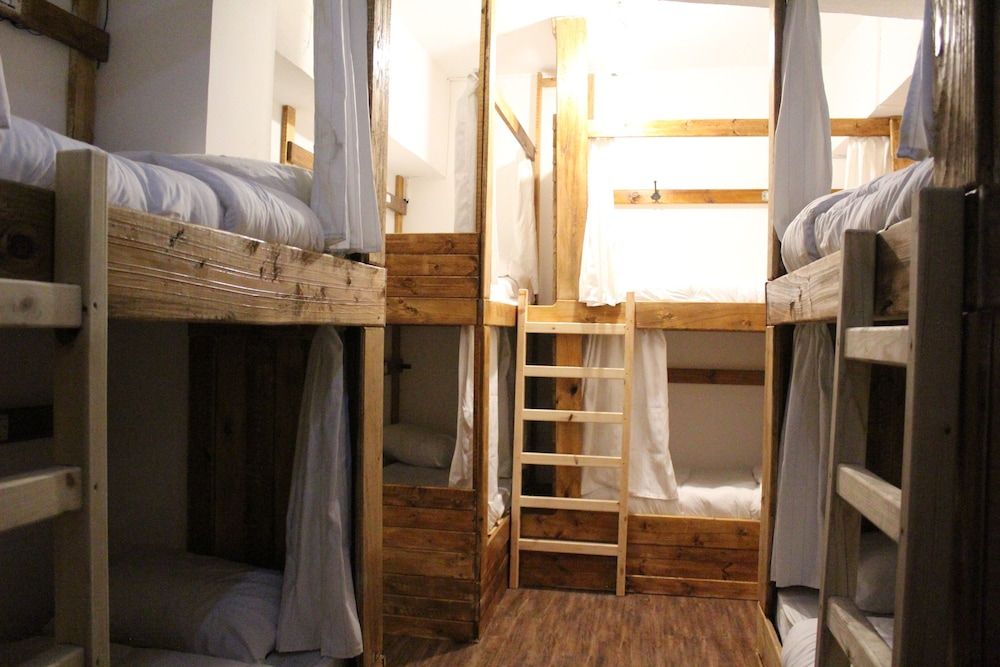 The Cabin Hostel Shared Dormitory, Women only 3