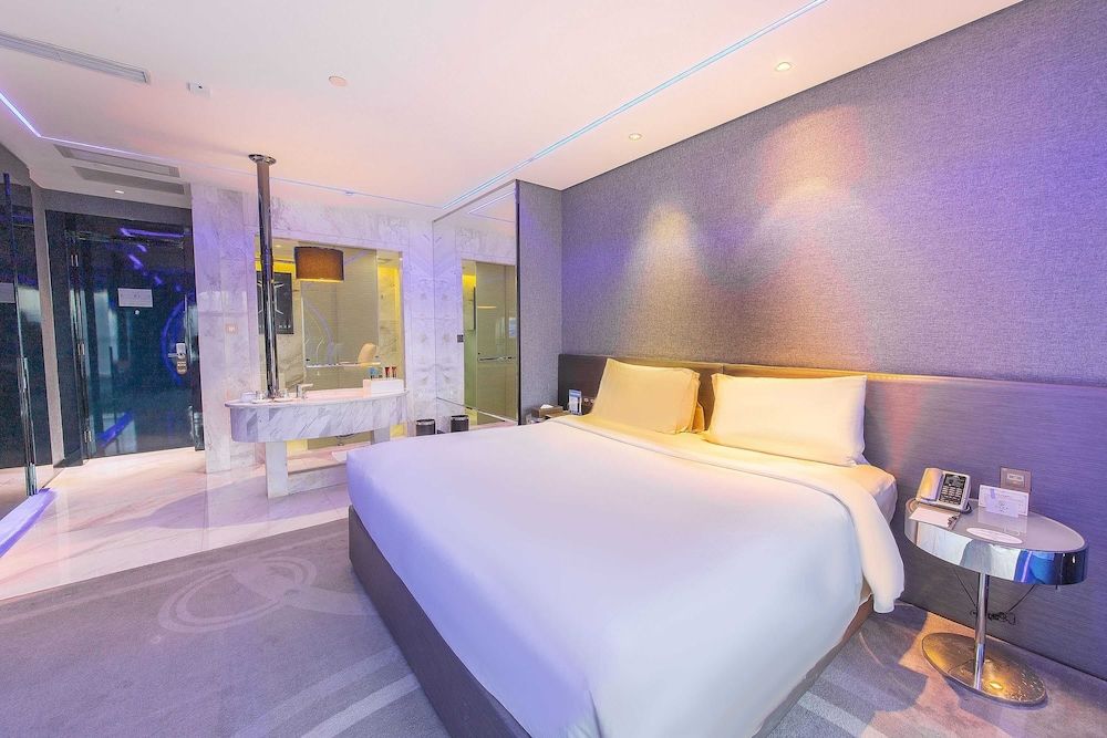 undefined Modern Classic Hotel 5