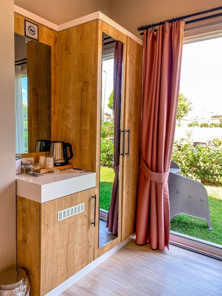 L'opera Deluxe Hotel Deluxe Room, Non Smoking, Garden View 6