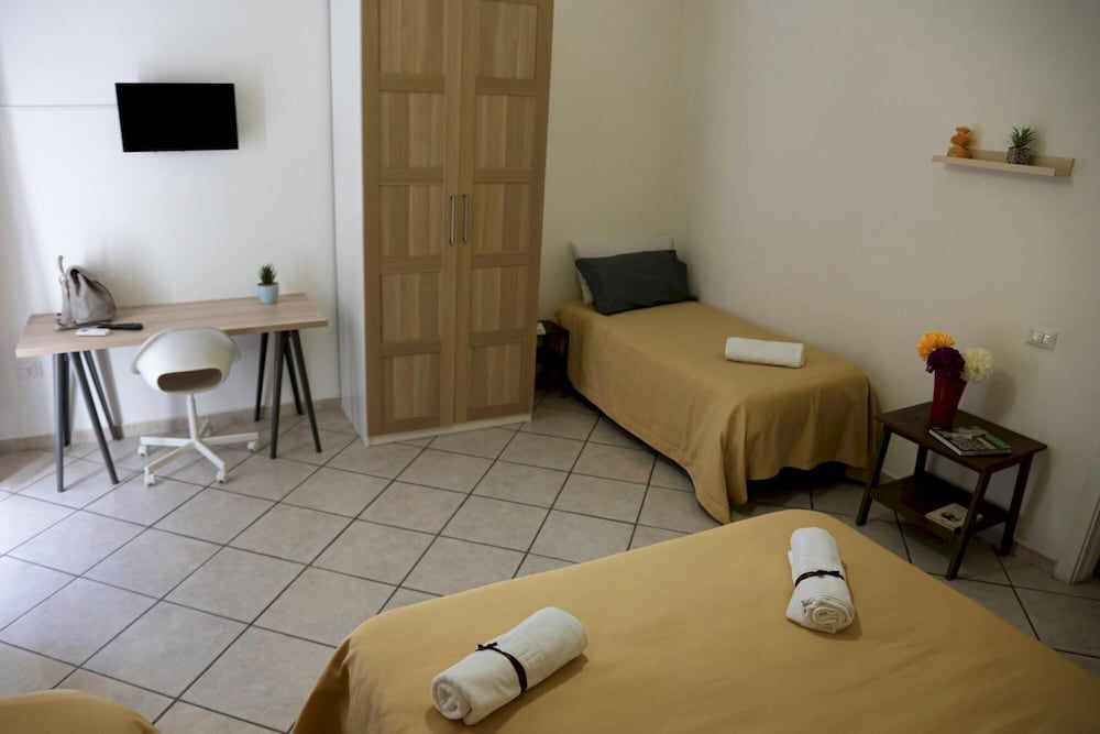 Via Mancini 12 in Napoli Apartment 28