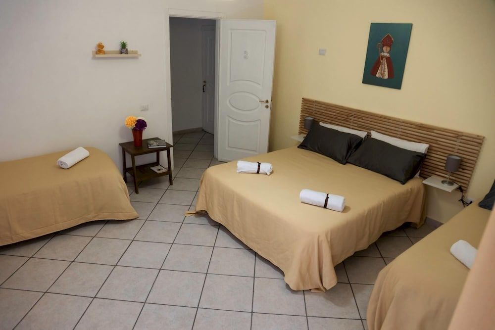 undefined Via Mancini 12 in Napoli 3