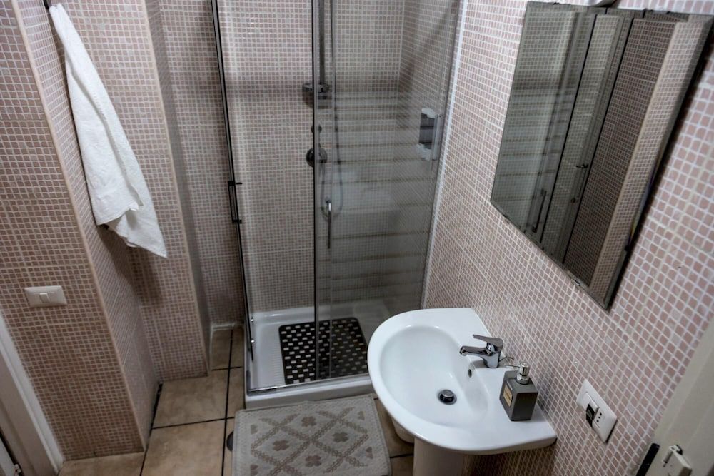 Via Mancini 12 in Napoli Apartment 38