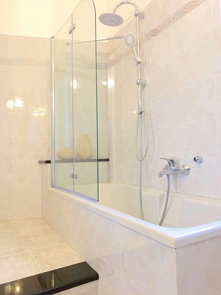 Canduleri Studio Suite (Franziscu) 4