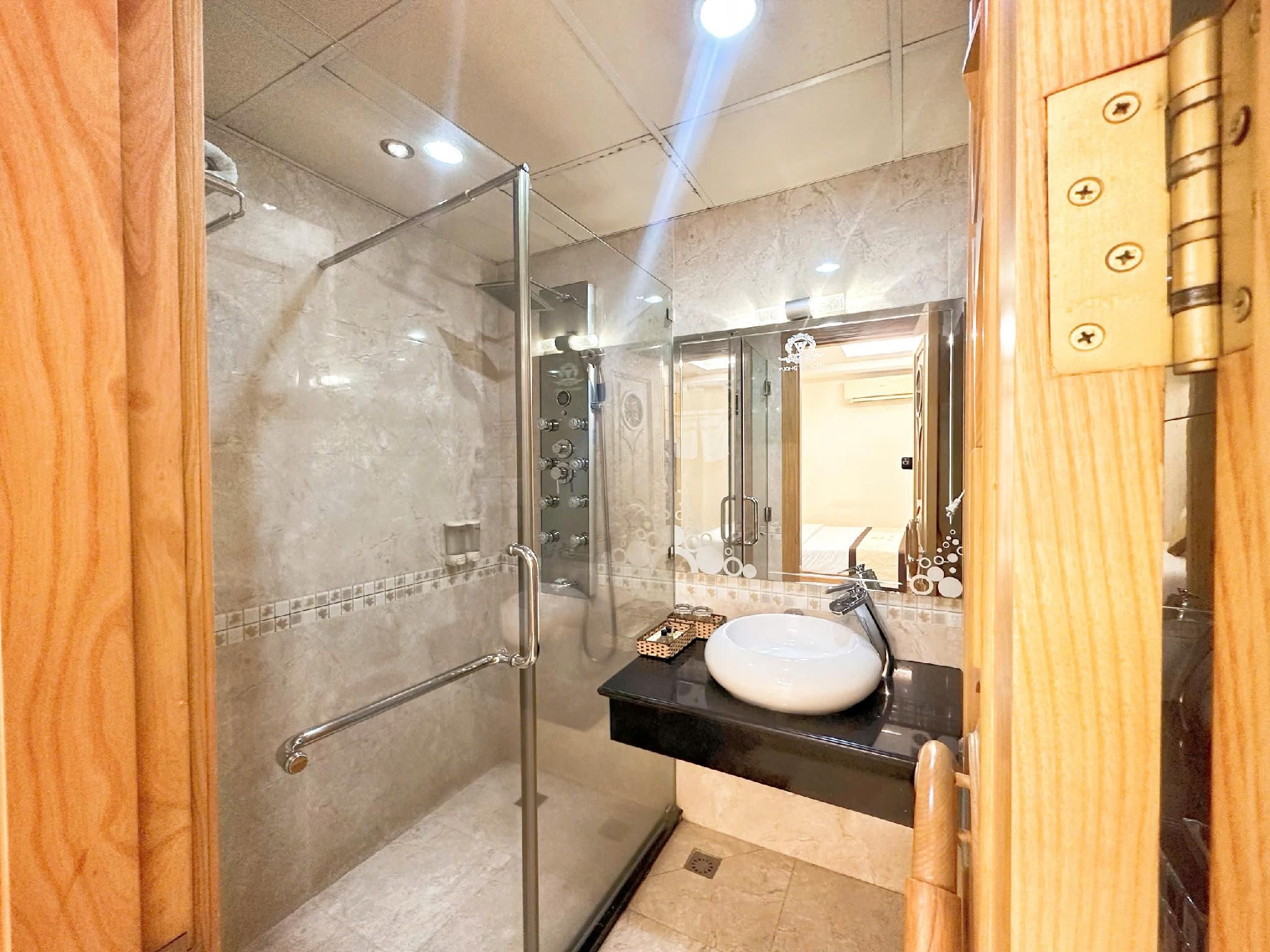 undefined Vuong Tai Hotel 8