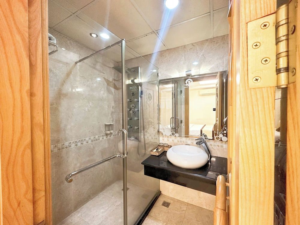 Vuong Tai Hotel Superior Room, No Windows 5