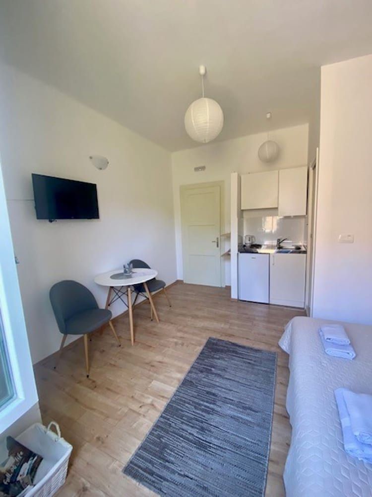 undefined Studios IM 9