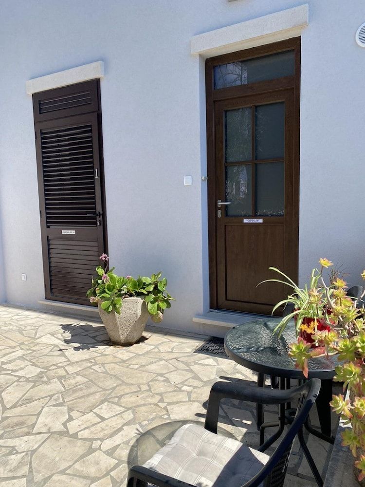 undefined Studios IM 6