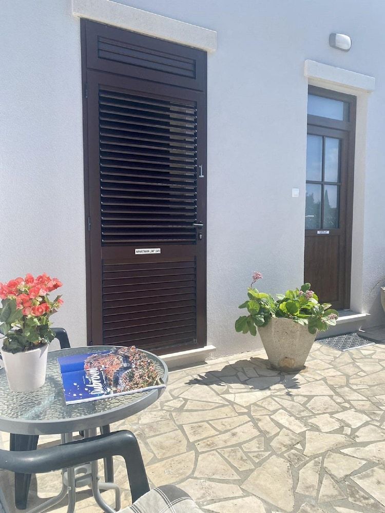 undefined Studios IM 4