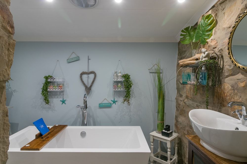 Bettys Boutique Hotel Honeymoon Room (The Spa) 5