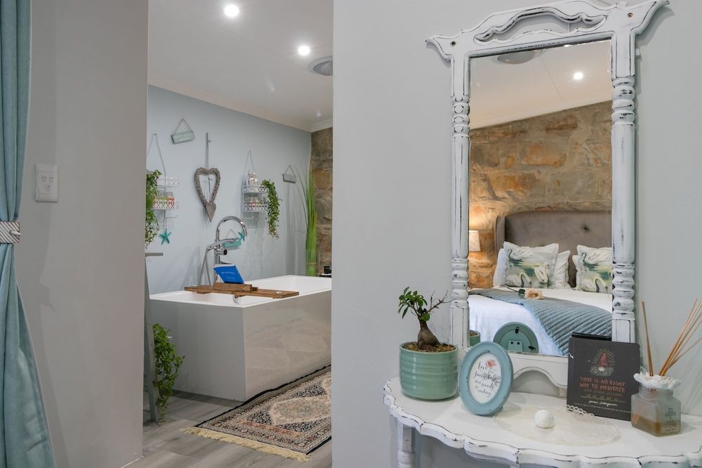 Bettys Boutique Hotel Honeymoon Room (The Spa) 4