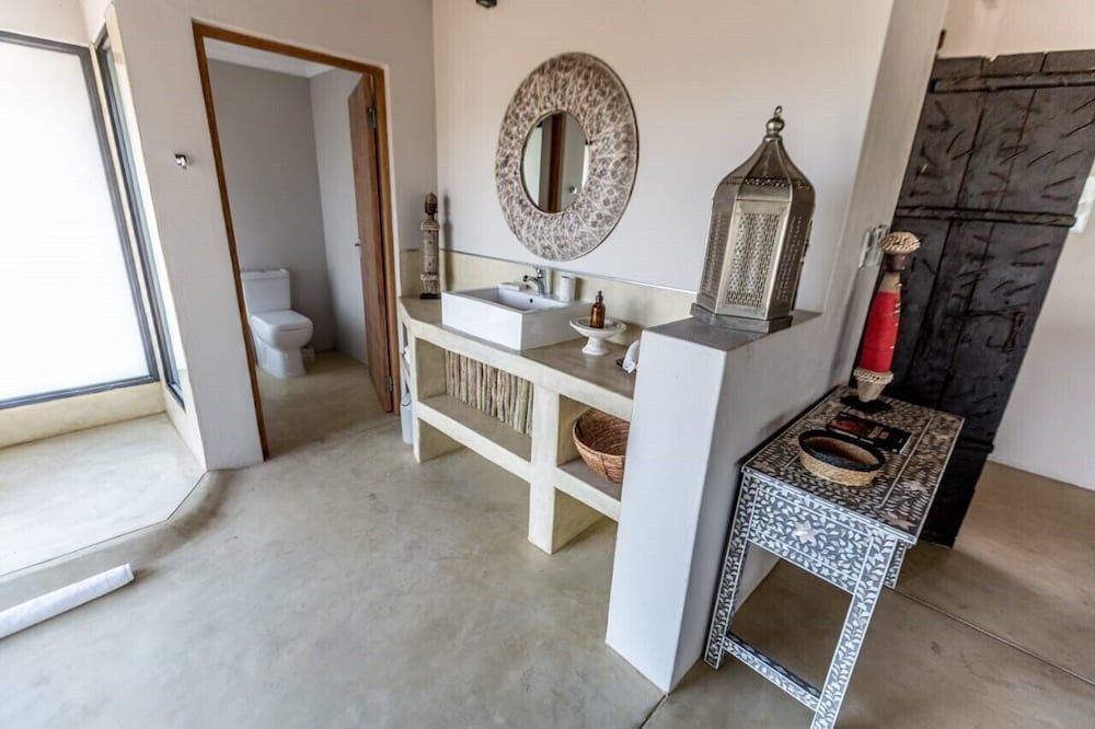 The Wild Blue Lodge SAFARI & SPA Luxury Baobab Tree Cottage (1) 7