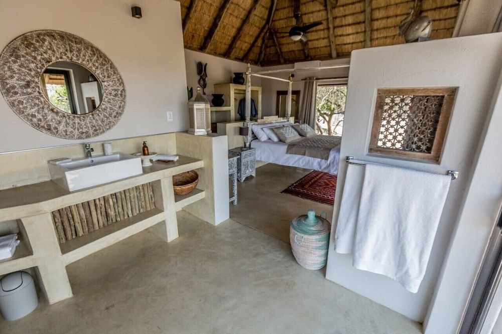 The Wild Blue Lodge SAFARI & SPA Luxury Baobab Tree Cottage (1) 8