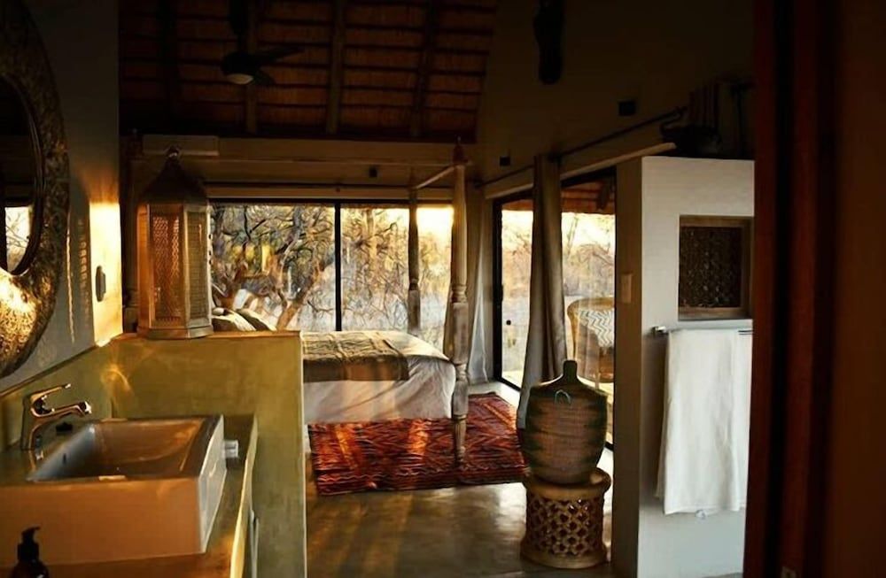 The Wild Blue Lodge SAFARI & SPA Drakensberg Lux Double (2) 4