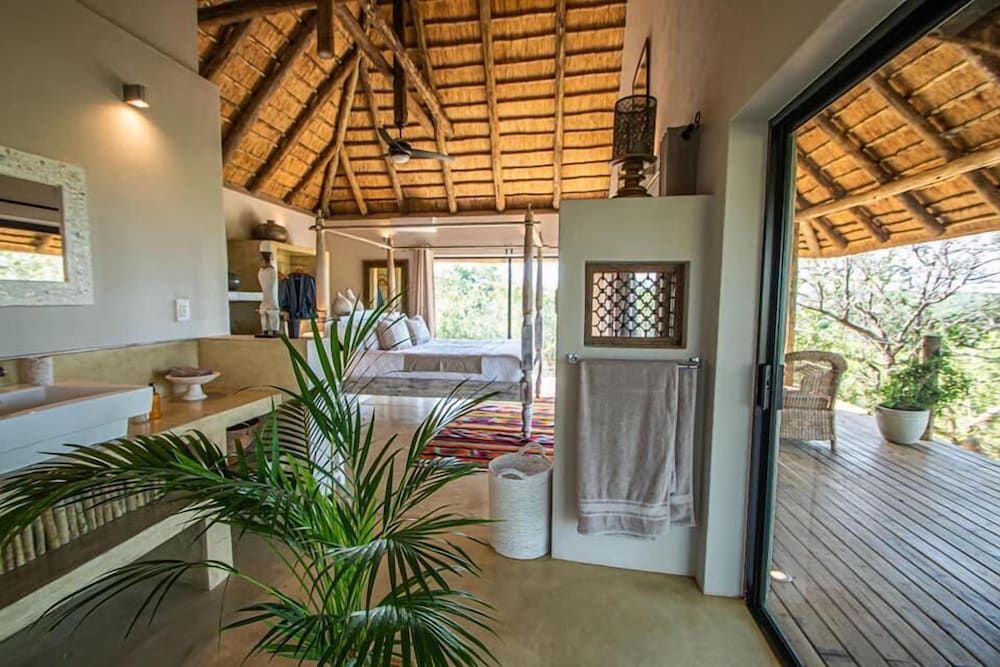 The Wild Blue Lodge SAFARI & SPA Luxury Baobab Tree Cottage (1) 4