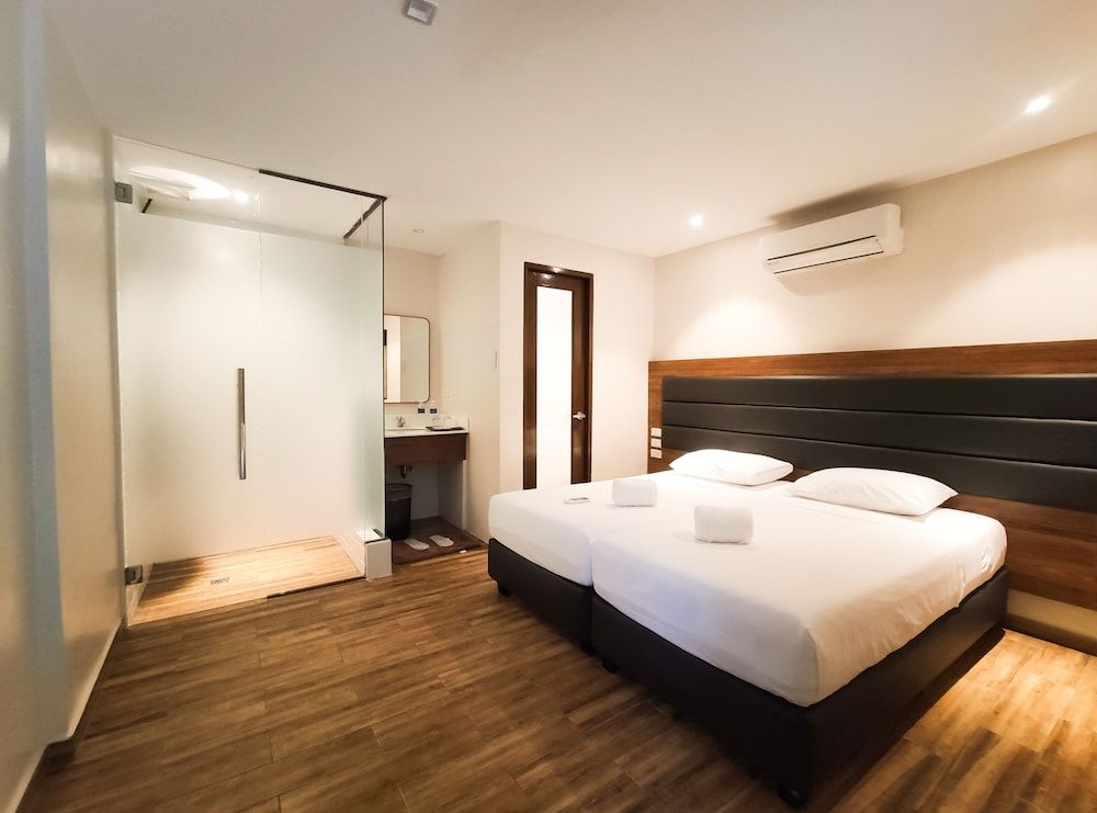 The Hub District Garden Suites Deluxe Garden Room 2