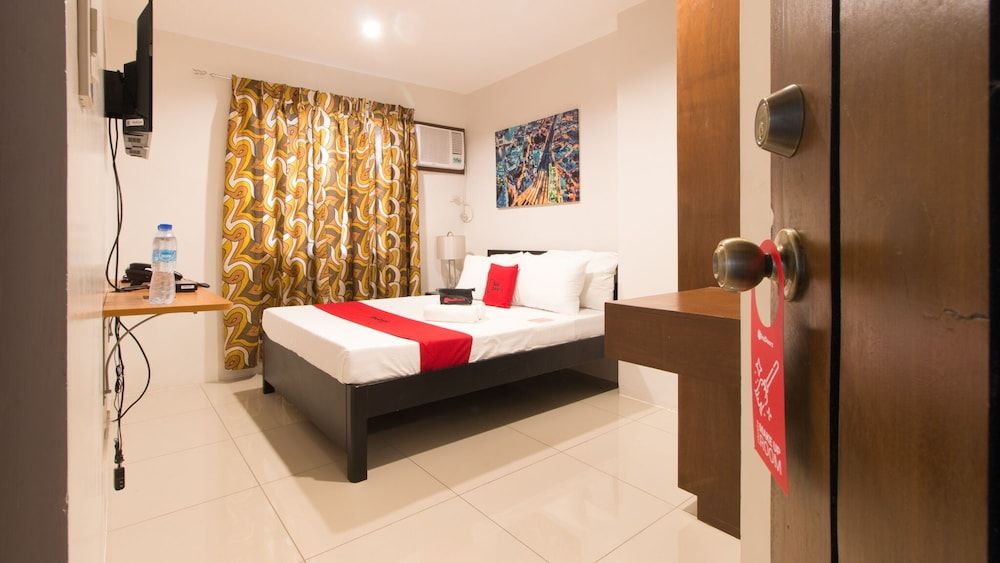 RedDoorz Plus @ Diola Villamonte Bacolod Double Room (Reddoorz) 2