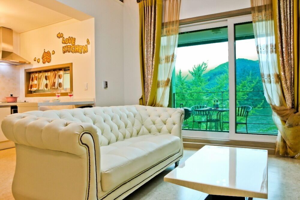 EOS Pension Room (Shaina206) 2