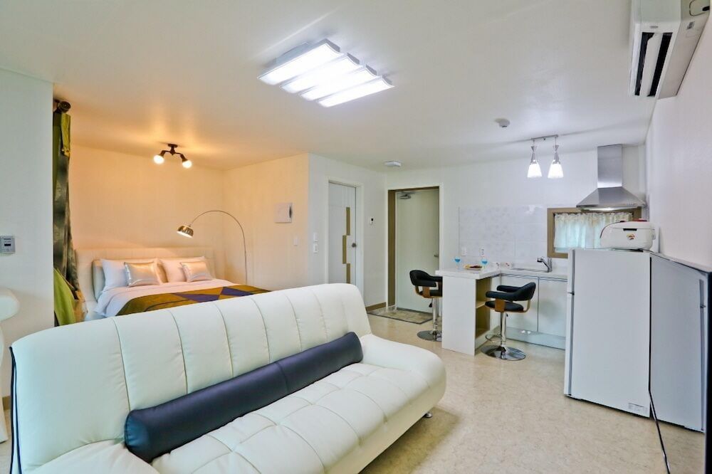 EOS Pension Room (Adora 102) 3