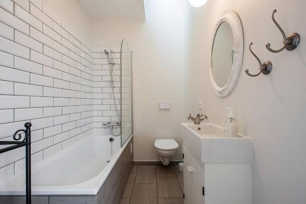 Grey Apartments Apartment, 1 Bedroom (104) 2