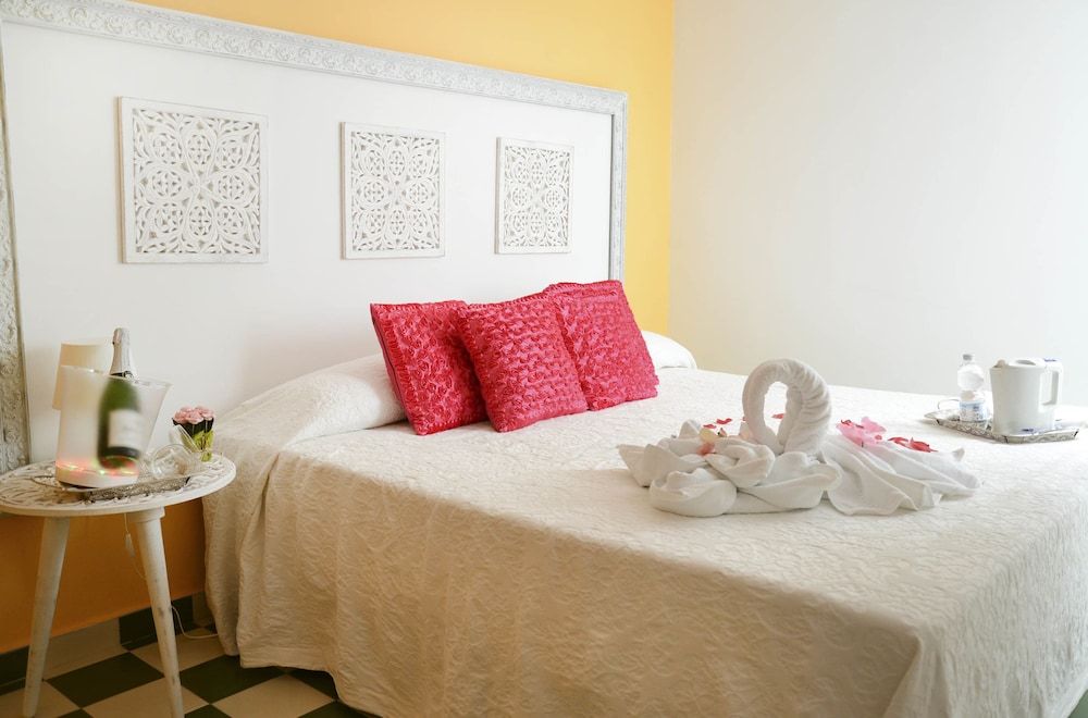 Hostal La Fonda Double Room, Private Bathroom 16