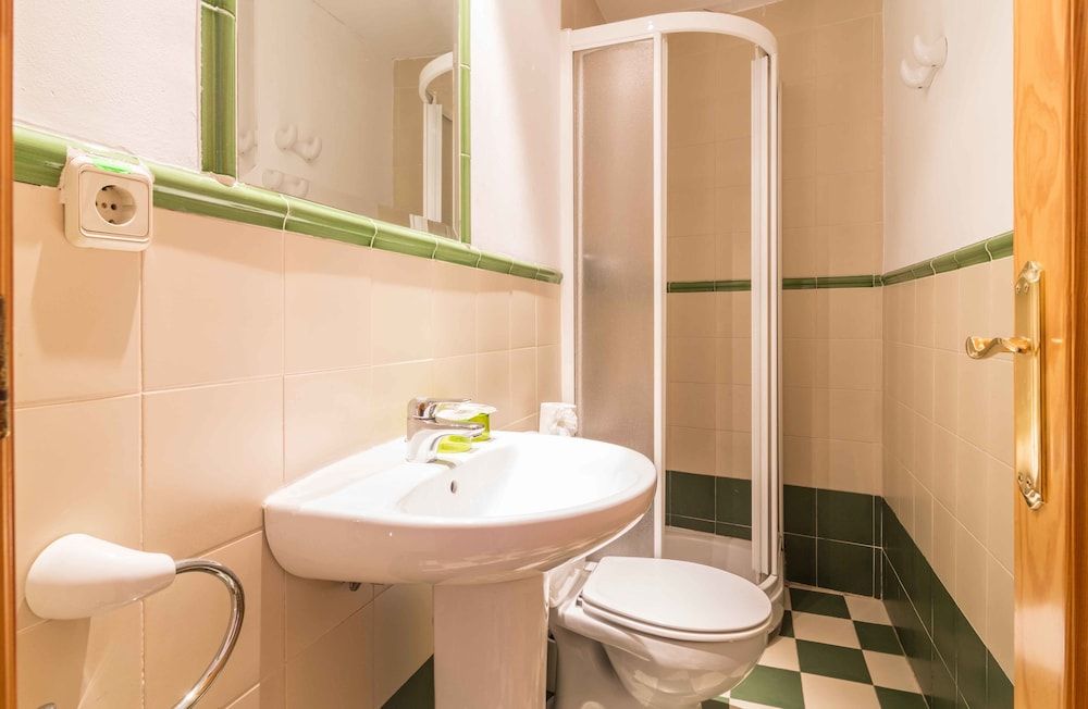 Hostal La Fonda Double Room, Private Bathroom 2