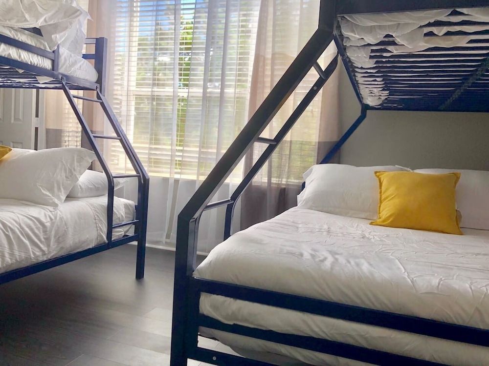 undefined Tidecrest 144 · 3 Suites Near Convention, Universal, Disney 8