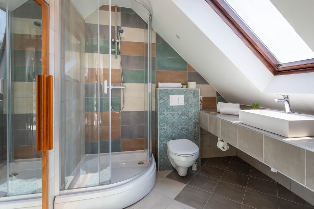 undefined Newly Refurbished Loft Near City Center 5