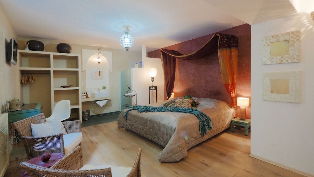 undefined The Rooms Bed & Breakfast 4