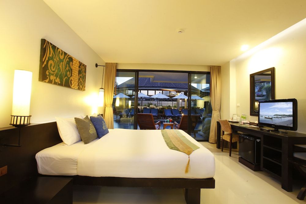 Palmyra Patong Resort Deluxe Pool Access 2