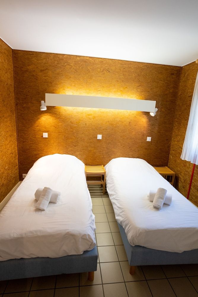 Room, 3 Bedrooms, Connecting Rooms