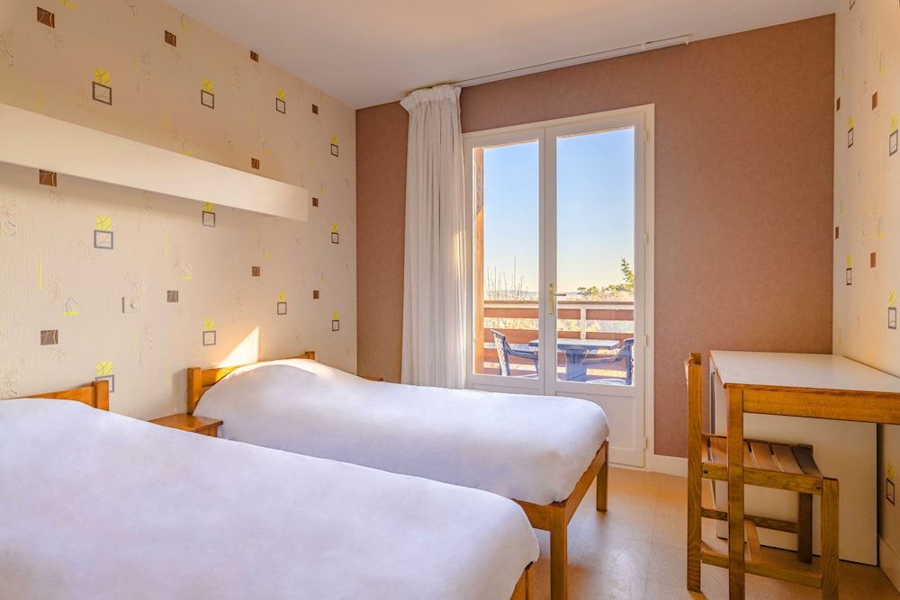 Room, 3 Bedrooms, Connecting Rooms