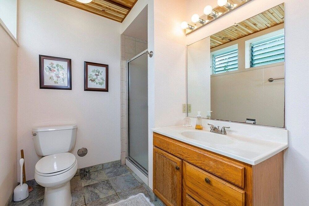 Mahina Room - 1 bedroom with Kitchenette, Pool Side with Ocean View - Main House