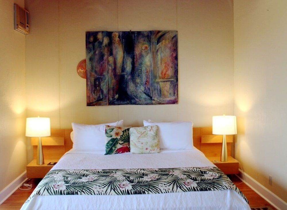 Ala'ula Suite - Romantic Studio Suite, 1 King Bed, Ocean View, Garden Area - Cottage Area