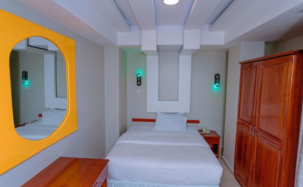 Selig Hotel Single Room 4