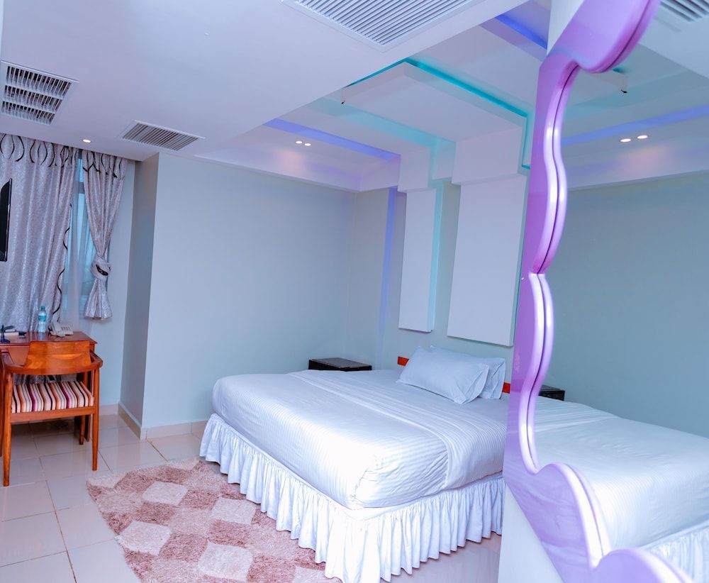 Selig Hotel Single Room 5