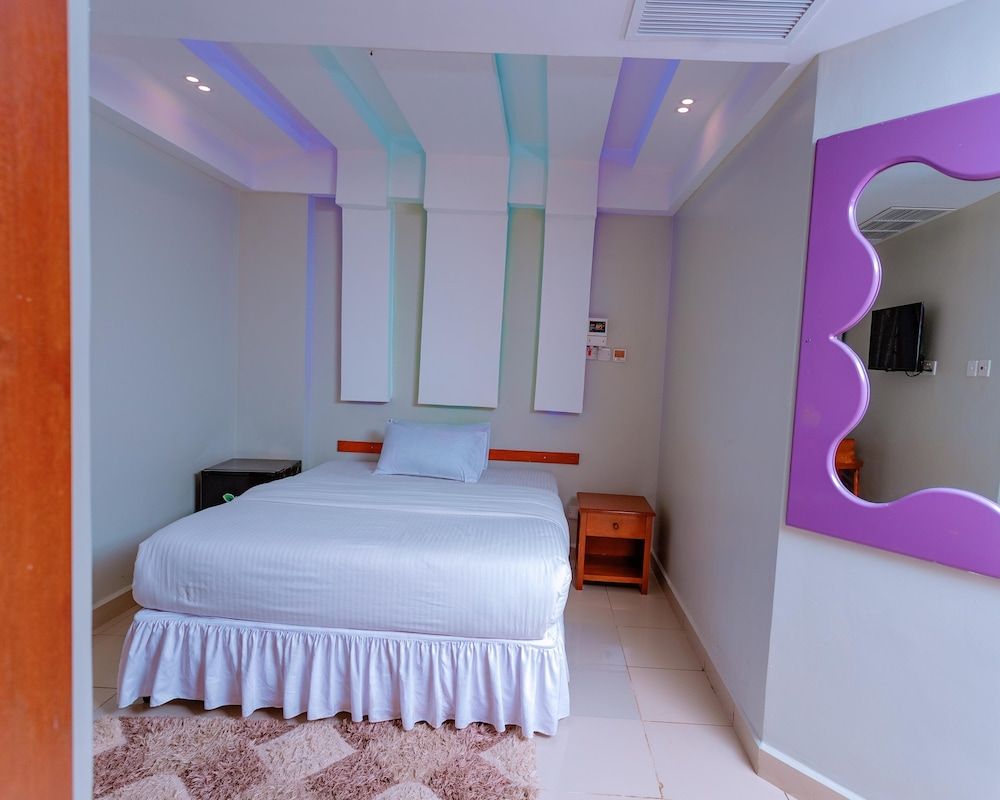 Selig Hotel Deluxe Room 4