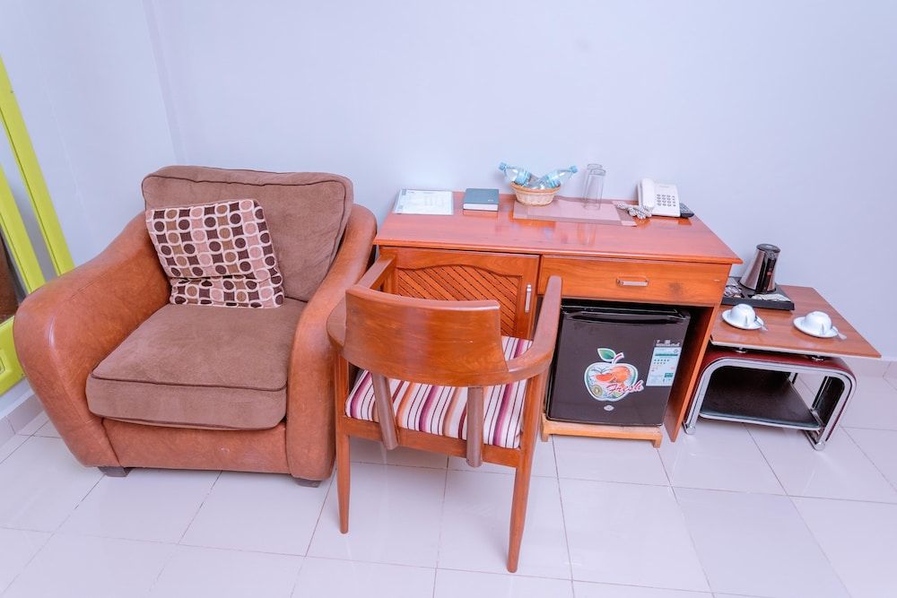 Selig Hotel Deluxe Room 12