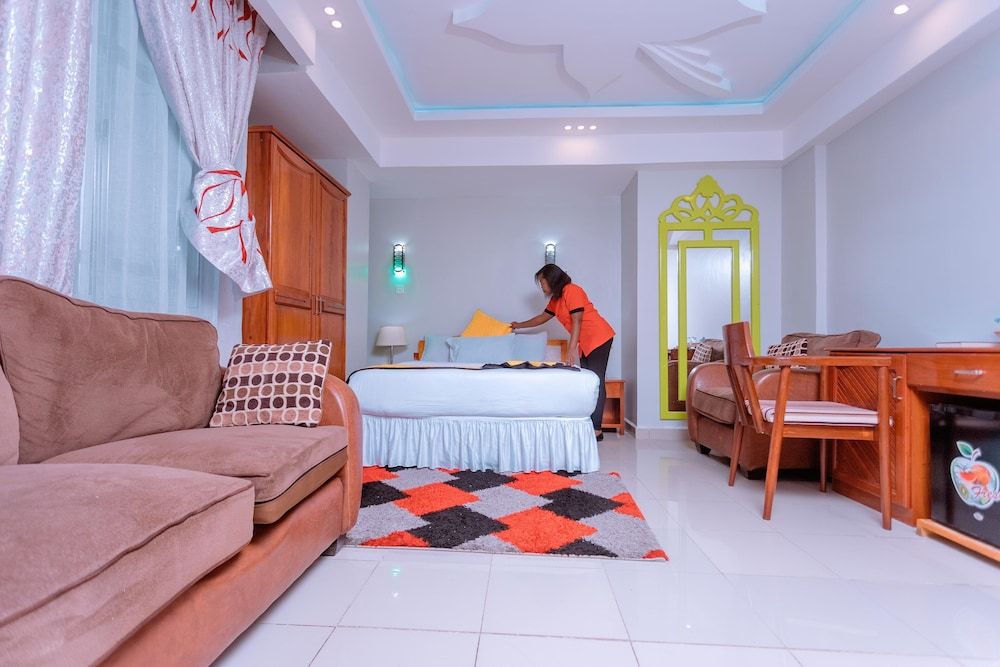 Selig Hotel Deluxe Room 8