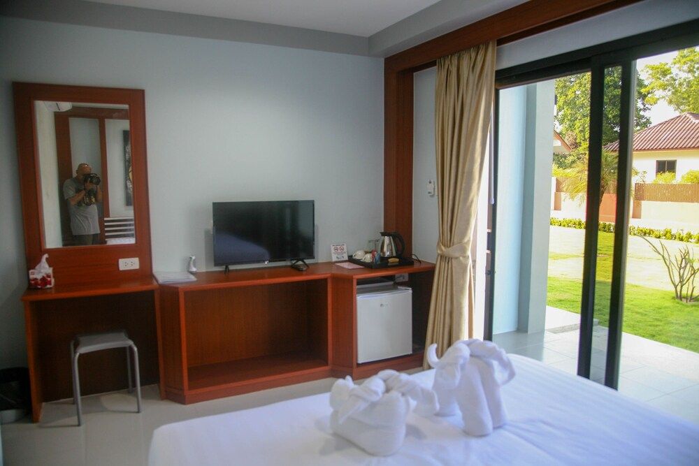 CC Beach Resort Deluxe Double Room 15