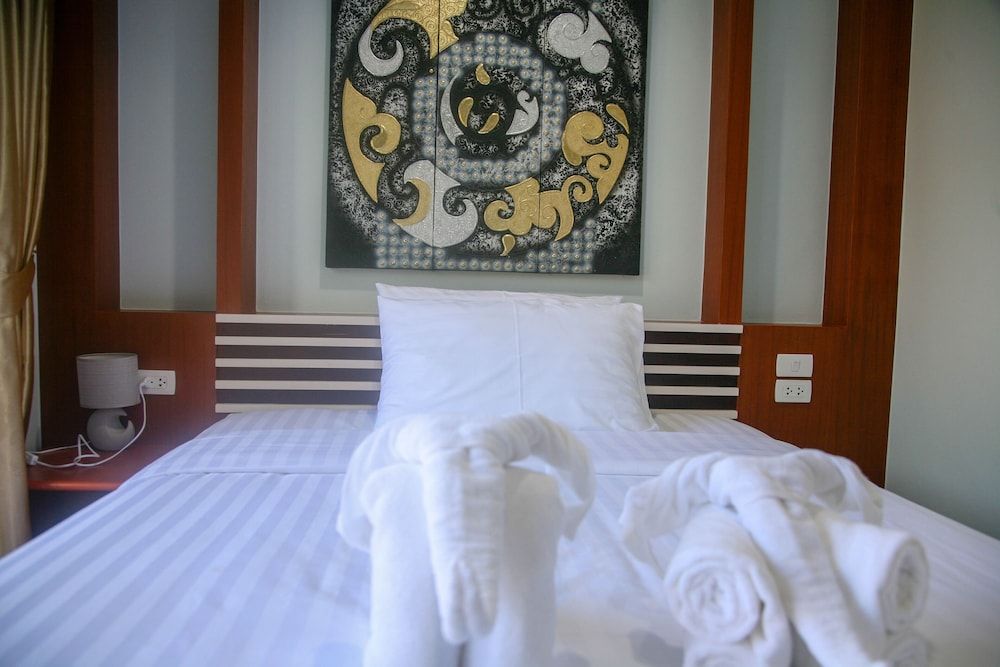 CC Beach Resort Deluxe Double Room 3